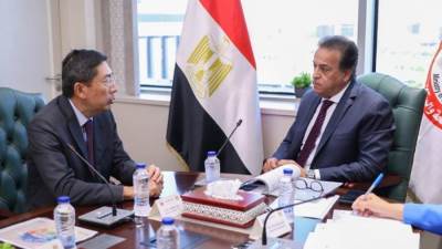 وزير الصحة يستقبل سفير سنغافورة لتعزيز التعاون في الرعاية الصحية