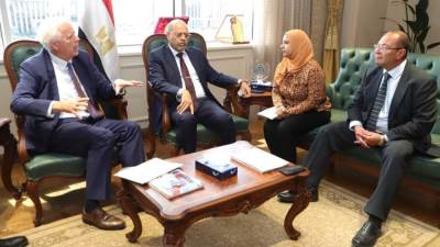 وزير العمل يستقبل رئيس مجلس ادارة شركة بترول سيميتار مصر للإنتاج
