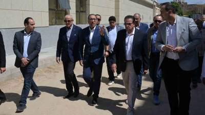 رئيس الوزراء يتابع تشغيل منظومة التأمين الصحي الشامل بالأقصر 