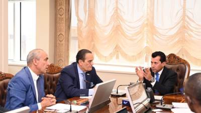 وزير الرياضة يستقبل السكرتير العام "للكاف"