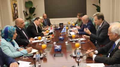 وزير الكهرباء يبحث سبل التعاون مع وزير البيئة والطاقة اليوناني