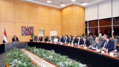 الشربيني يلتقى مجموعة من المطورين العقاريين لبحث مشاركتهم فى المنتدى الحضرى العالمى