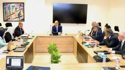 وزير قطاع الأعمال يجتمع برؤساء شركات الأدوية التابعة للوزارة