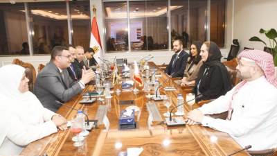 وزير الإسكان يلتقى نظيرته البحرينية لعرض التجربة المصرية فى الإسكان