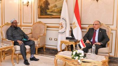 وزير الري يلتقى نائب وزير الطاقة والموارد المائية الصومالي