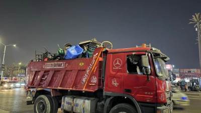 "جهاز مدينة 6 أكتوبر" يشن حملة مكبرة بمحيط الحصري والموقف الجديد والمحور المركزي.. صور