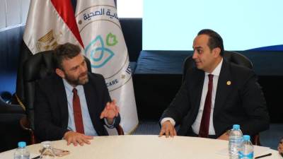 رئيس الرعاية الصحية يلتقي رئيس شركة مايكروسوفت بأوروبا والشرق الأوسط وافريقيا