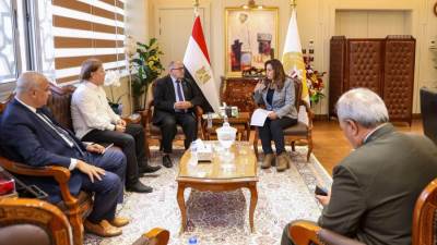 وزيرة التنمية المحلية تستقبل عددا ًمن أعضاء لجان الإدارة المحلية والشباب بالنواب