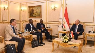 وزير الري يلتقي مدير إدارة المياه بالبنك الافريقي للتنمية