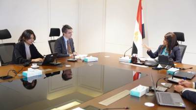 وزيرة التخطيط والتعاون الدولي تلتقي المدير الإقليمي للبنك الدولي