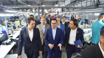 وزير الاستثمار يتفقد عدد من المصانع بالمنطقة الصناعية الحرة بمحافظة الإسماعيلية