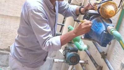 حملة مكبرة لإزالة وصلات المياه الخلسة وتحصيل المديونيات بمدينة دمياط الجديدة