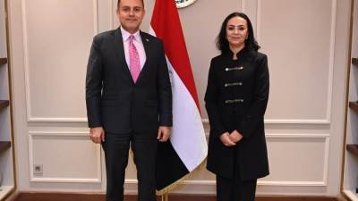 وزيرة التضامن الاجتماعي تستقبل سفير دولة قطر بالقاهرة