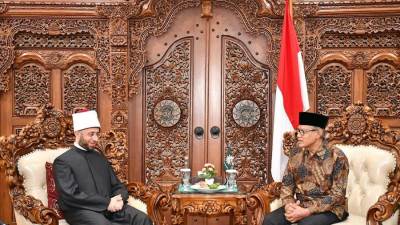 وزير الأوقاف يزور كبرى المؤسسات الدينية بدولة إندونيسيا