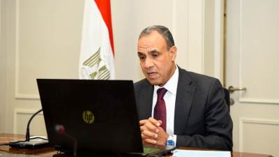 وزير الخارجية والهجرة يعقد لقاء افتراضياً مع أعضاء الجالية المصرية في الرياض