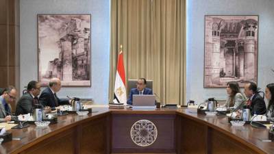 رئيس الوزراء يتابع موقف تطوير مطاري برج العرب والعلمين الدولي