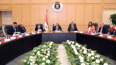 وزير الصناعة والنقل يترأس اجتماع المجموعة الوزارية للتنمية الصناعية