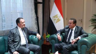 وزير الصحة يستقبل وزير الصحة اليوناني لتعزيز التعاون في مجالات الرعاية الصحية