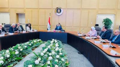 وزير الاستثمار والتجارة الخارجية يلتقى وكلاء شركات السيارات العالمية