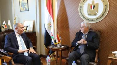 وزير التعليم العالى يبحث مع سفير الأردن دعم التعاون الأكاديمي