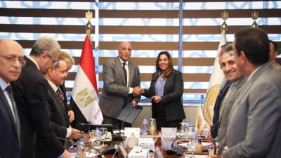 وزيرة التنمية المحلية ورئيس جهاز تنمية المشروعات الصغيرة يوقعان بروتوكول تعاون