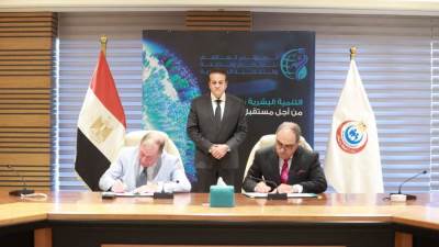 وزير الصحة يشهد توقيع اتفاقية بين الشركة القابضة للمستحضرات وشركة بلتهوفن الهولندية