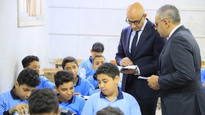 وزير التعليم يجري زيارة تفقدية مفاجئة لعدة مدارس بإدارة المطرية التعليمية