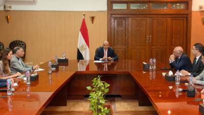 وزير الري يبحث مع ممثلى الشركة المتحدة التنسيق المشترك