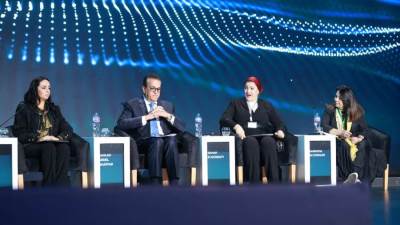 وزير الصحة يُدير جلسة حول إطلاق العنان لقوة العمر الصحي والتعليم والثقافة لكبار السن