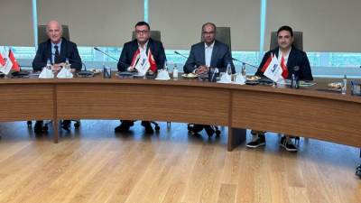 وزير الإسكان يزور المنطقة الصناعية بولاية كوجالى التركية