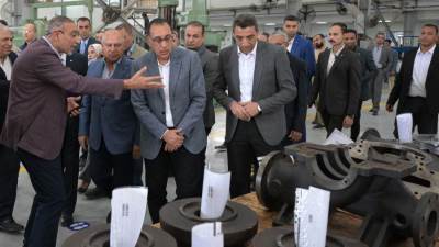 رئيس الوزراء يتفقد الشركة المصرية الألمانية للمضخات روهربمبن مصر
