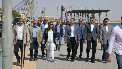 رئيس الوزراء يختتم جولته بالسويس بافتتاح ممشى بورتوفيق
