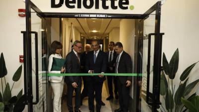 وزير الاتصالات يفتتح أول مركز للابتكار لشركة ديلويت فى مصر