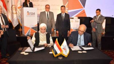 التموين توقع عقود إنشاء 3 مشروعات ومراكز تجارية جديدة في محافظتي الشرقية وبنى سويف