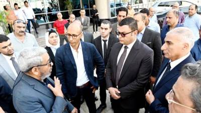 وزير الإسكان يقوم بزيارة مفاجئة لمتابعة سير العمل بجهاز القاهرة الجديدة