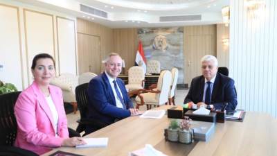 وزير التعليم العالي يبحث مُستجدات التعاون مع جامعة إيست لندن