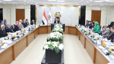 وزير قطاع الأعمال العام يترأس عمومية القابضة للغزل والنسيج