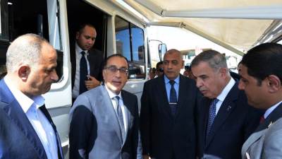 رئيس الوزراء يشهد اصطفاف مُعدات المحافظة لمُجابهة الأزمات والكوارث