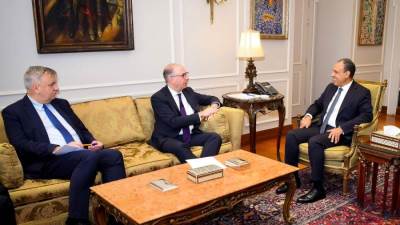 وزير الخارجية والهجرة يستقبل وزير الدولة الألماني للتعاون الاقتصادي والتنمية