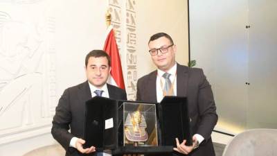 وزير الإسكان يلتقى نائب وزير الإسكان الروسى والوفد المرافق له