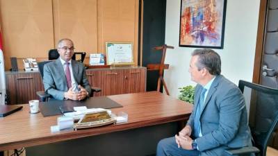نائب وزير الإسكان يبحث فرص التعاون مع إحدى الشركات الإسبانية