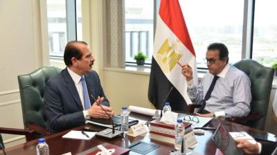 وزير الصحة والسكان يستعرض مستقبل الباثولوجي الرقمي