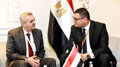 وزير الإسكان يعرض على نظيره السورى التجربة العمرانية المصرية