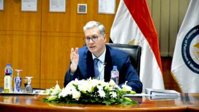 وزير البترول يعقد جلسة مباحثات مع الرئيس الإقليمى لشركة هني ويل