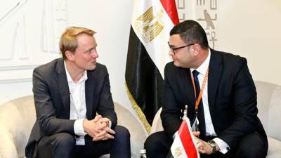 وزير الإسكان يبحث مع وزير البيئة الألماني سبل تعزيز التعاون المشترك