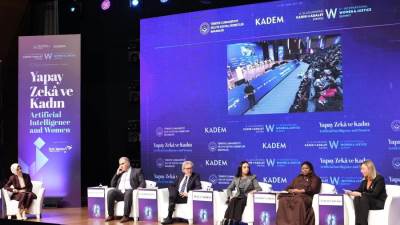 وزيرة التضامن تشارك في مائدة تحت عنوان المرأة في عصر الذكاء الاصطناعي