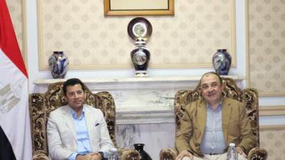 وزير قطاع الأعمال يستقبل وزير الشباب والرياضة بشركة غزل المحلة