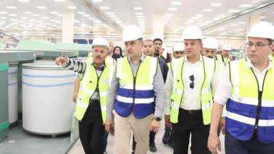 وزير قطاع الأعمال يتفقد تجارب تشغيل مصنع "غزل 1" الجديد بغزل المحلة