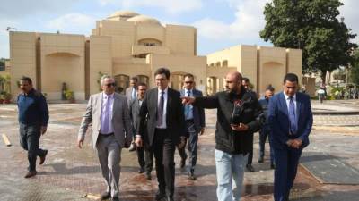  وزير الثقافة يتفقد التجهيزات الجارية لافتتاح مهرجان القاهرة السينمائي