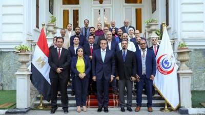 وزير الصحة يُكرم الفريق الطبي بمستشفى العلمين النموذجي لإنقاذ حياة مريض